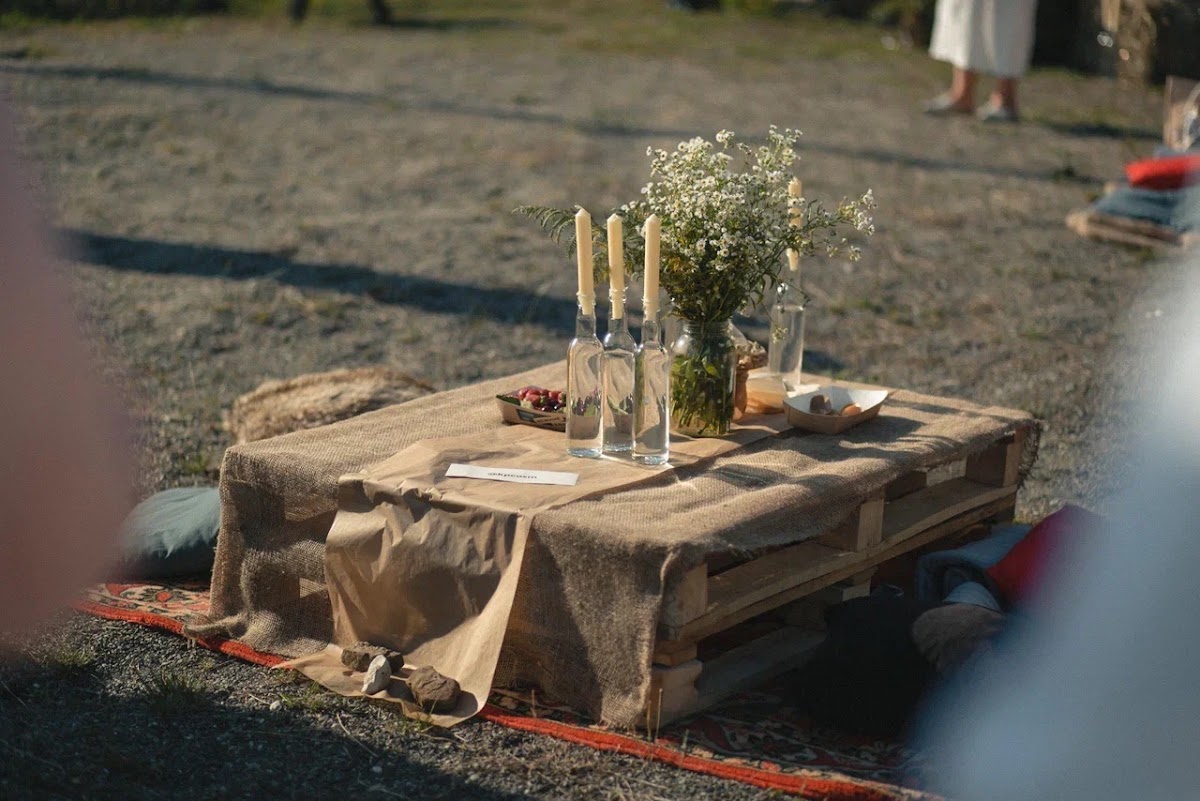 Декор благотворительного ужина Евгении Суфияновой