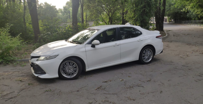 Toyota Camry V70