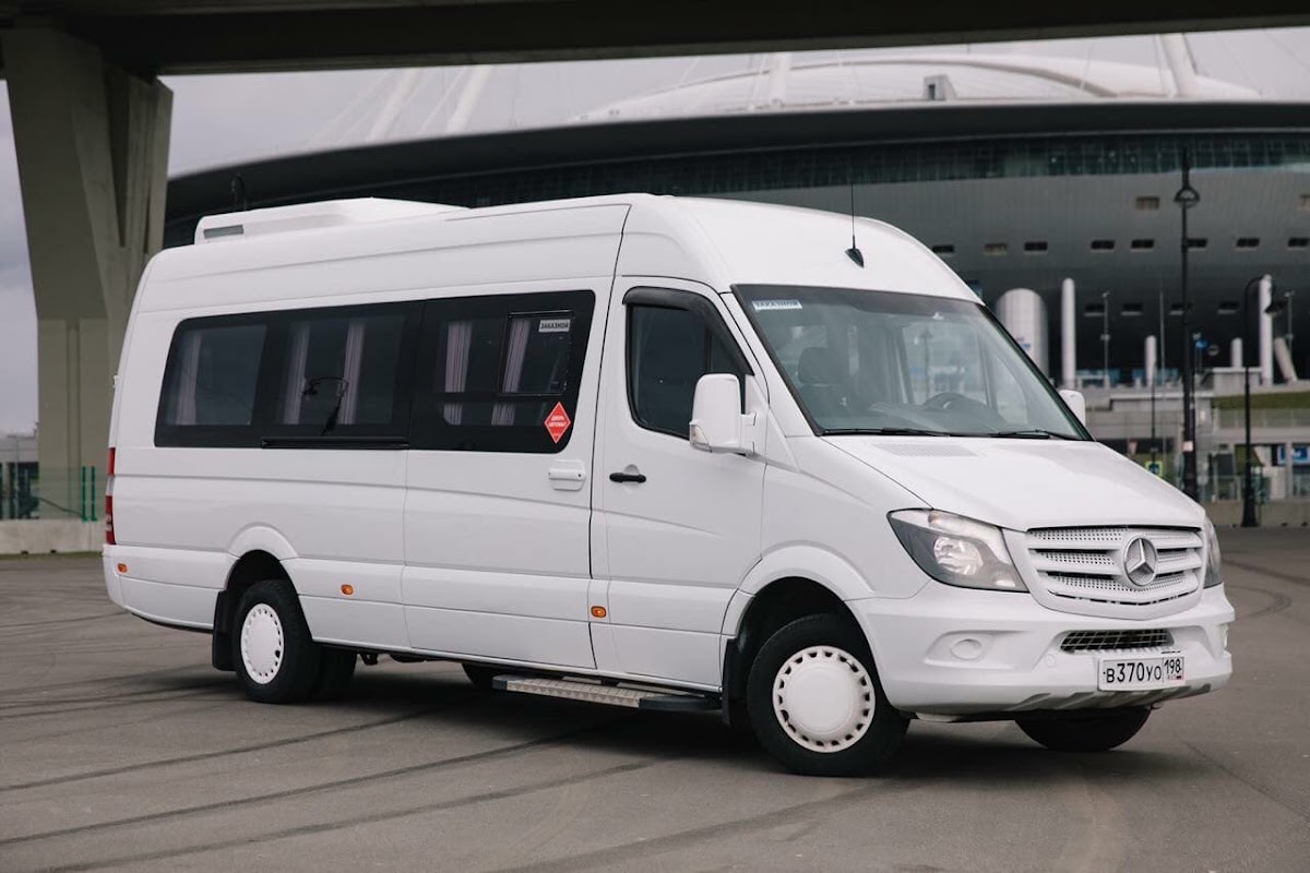 Кортеж из автомобилей Мерседес — кадр 2 из 9