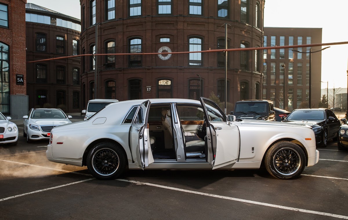 Rolls Royce Phantom — кадр 2 из 2