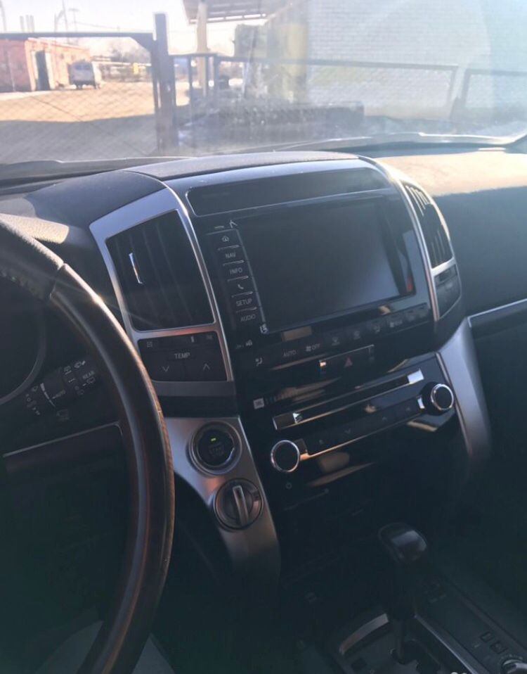 Toyota Land Cruiser 200 — кадр 3 из 4