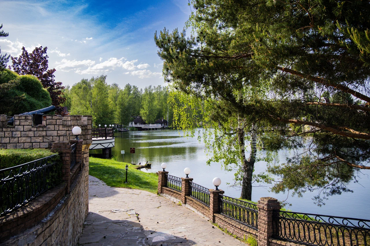 Queen's Lake