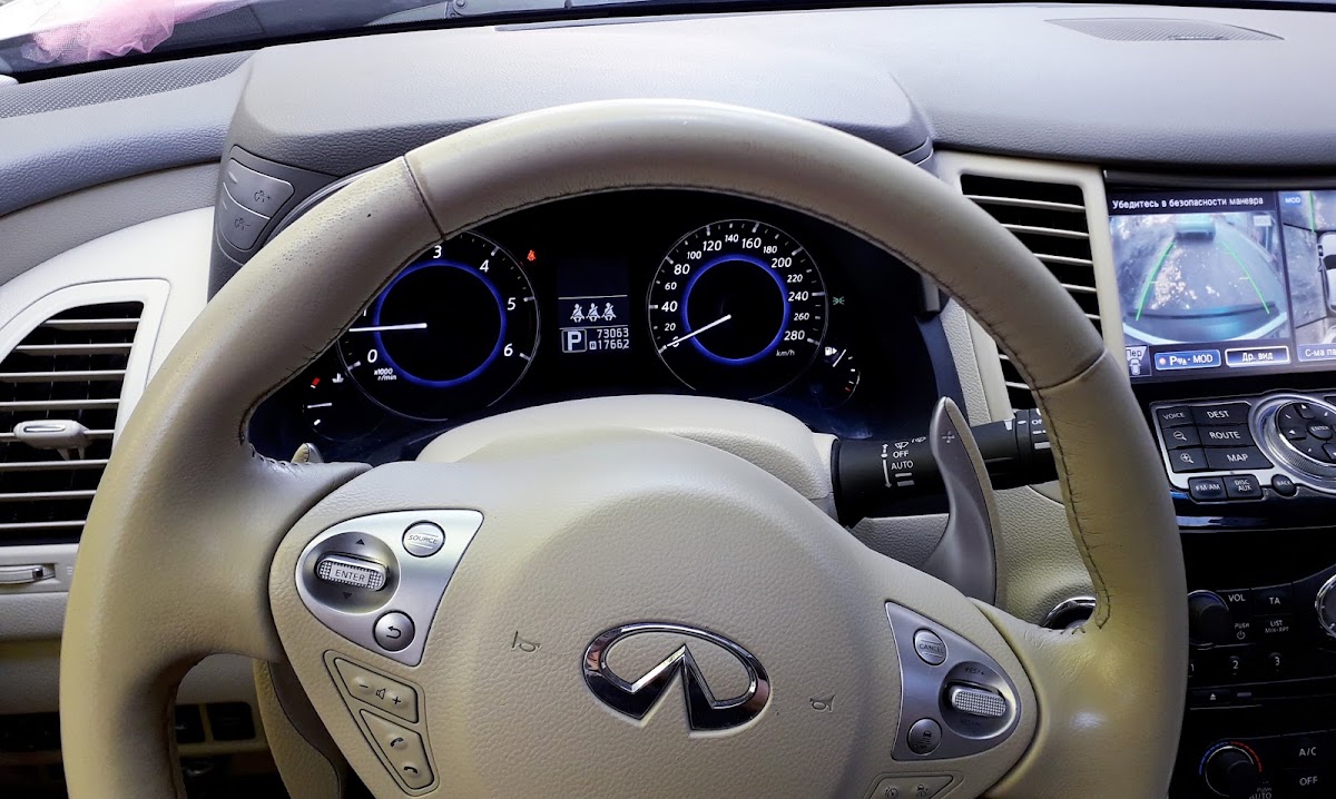 INFINITI QX 70
