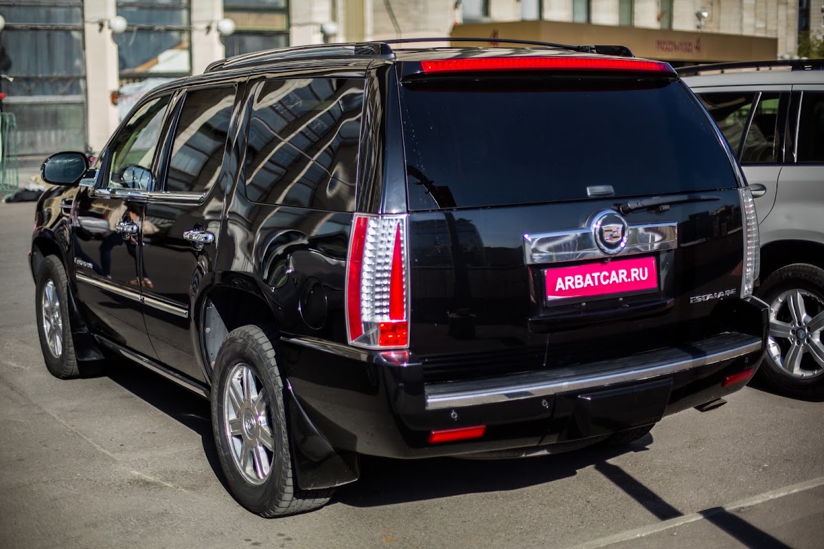 Cadillac Escalade (III) черный на светлом салоне — кадр 3 из 5