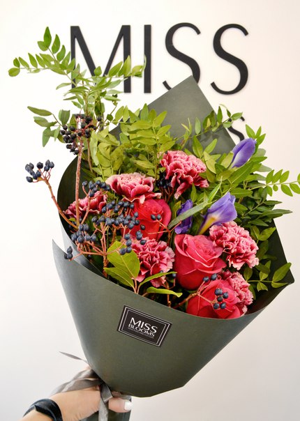 Miss Blooms — кадр 4 из 20