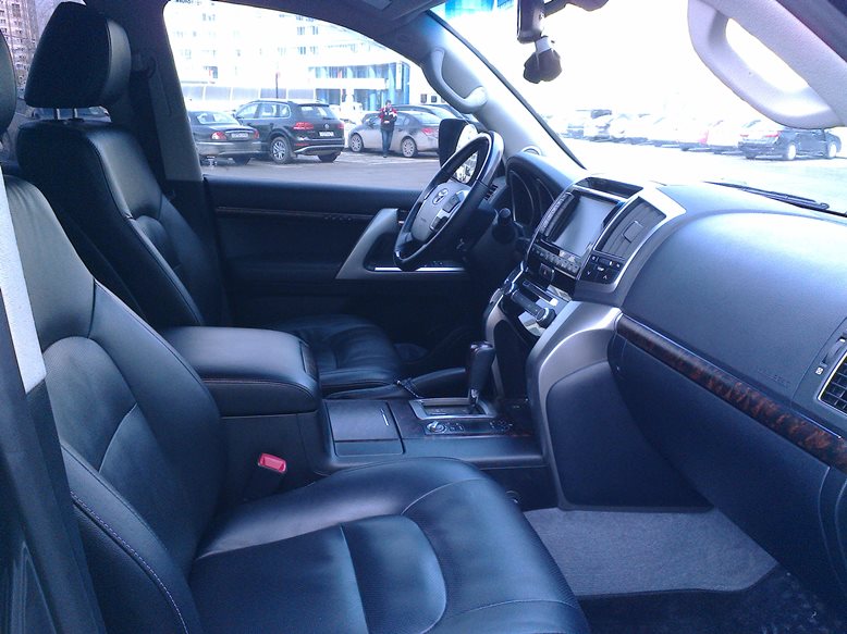 Toyota Land Cruiser 200