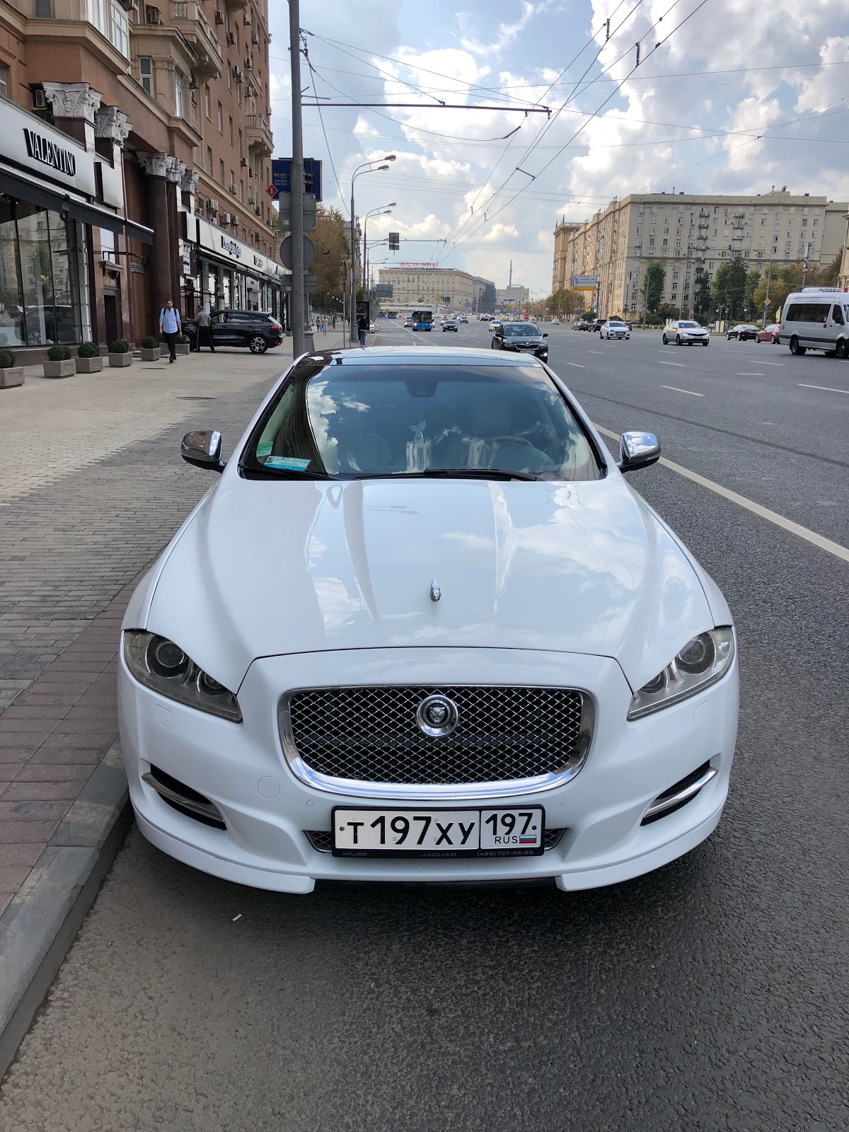 Белый JAGUAR XJ