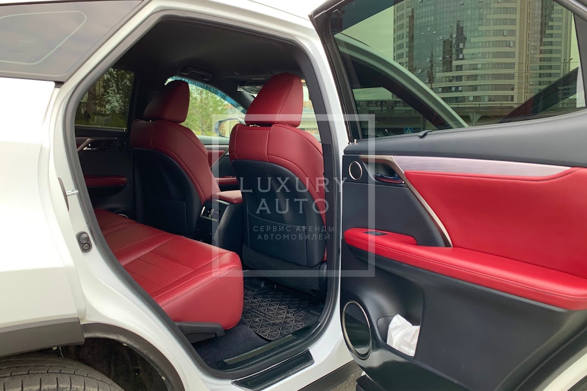 Lexus LX 300