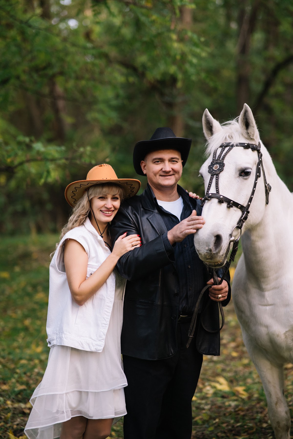 Love story с лошадью в лесу