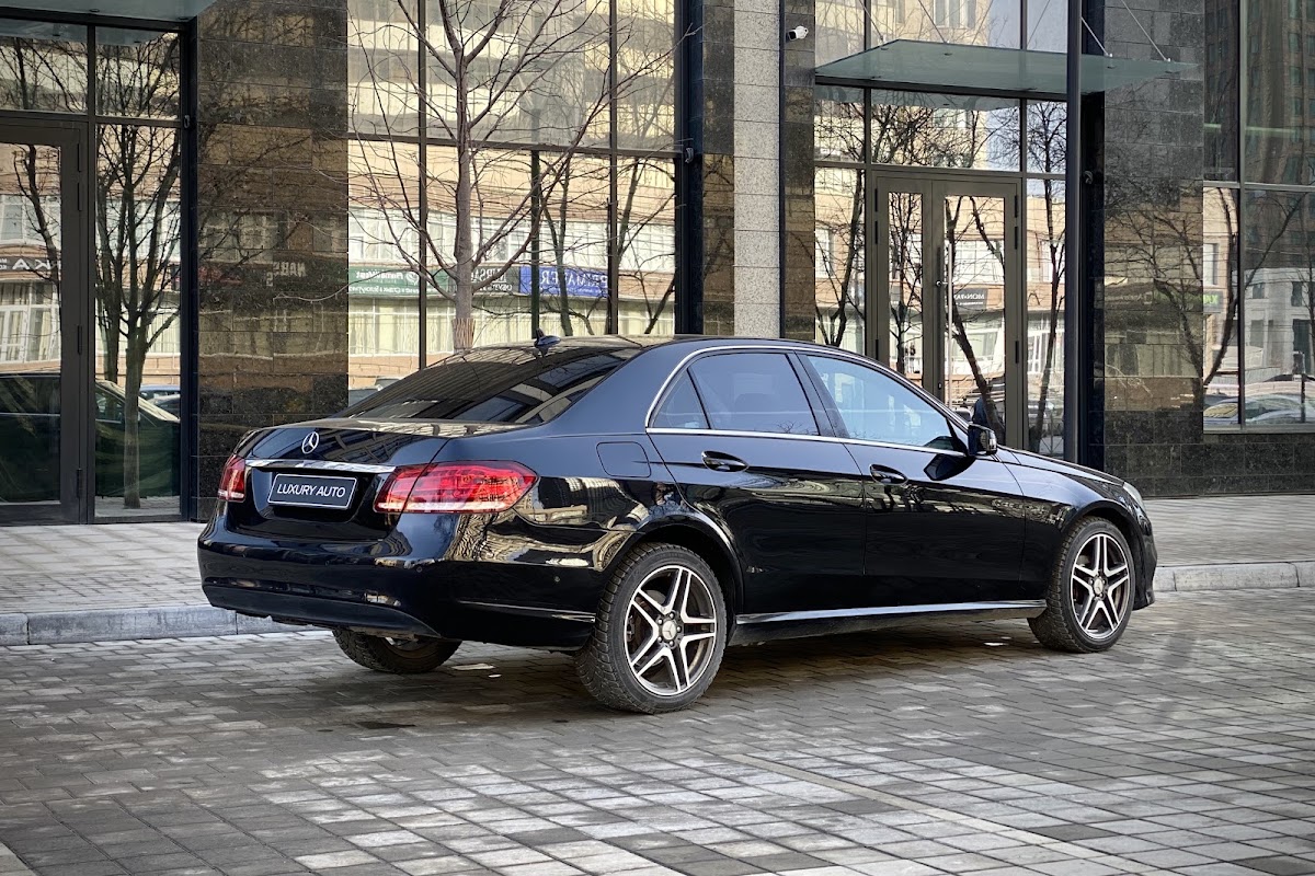Mercedes Benz E class — кадр 2 из 13