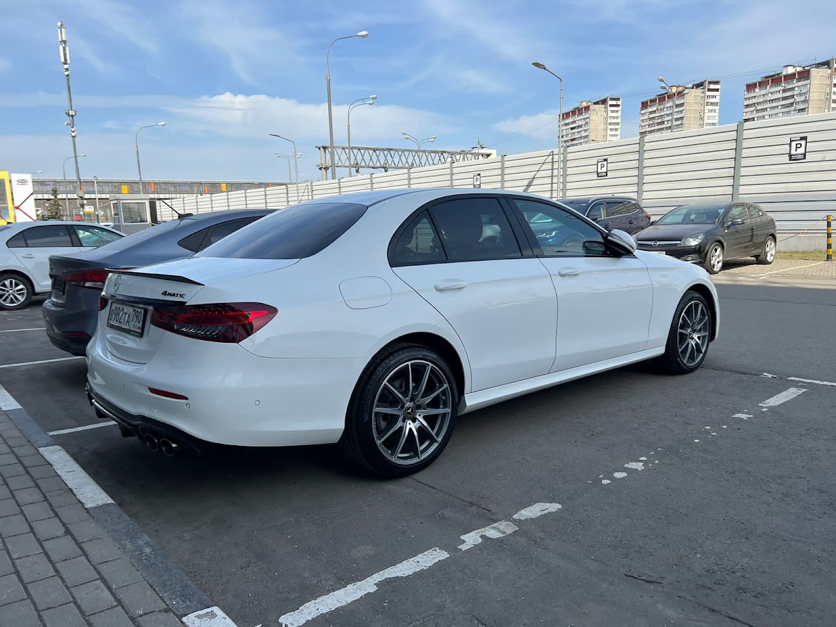 Mercedes-Benz E220D 4matic AMG