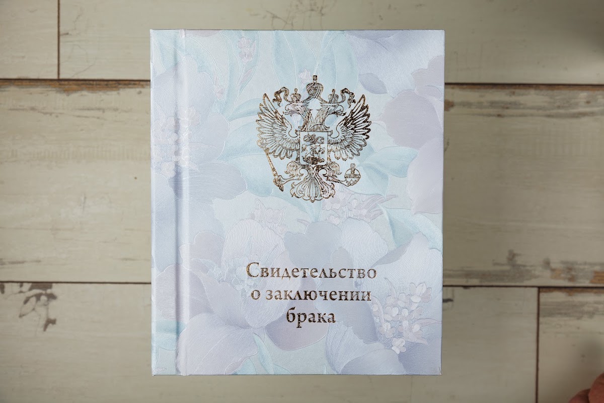 Папки для свидетельства и книги пожеланий.