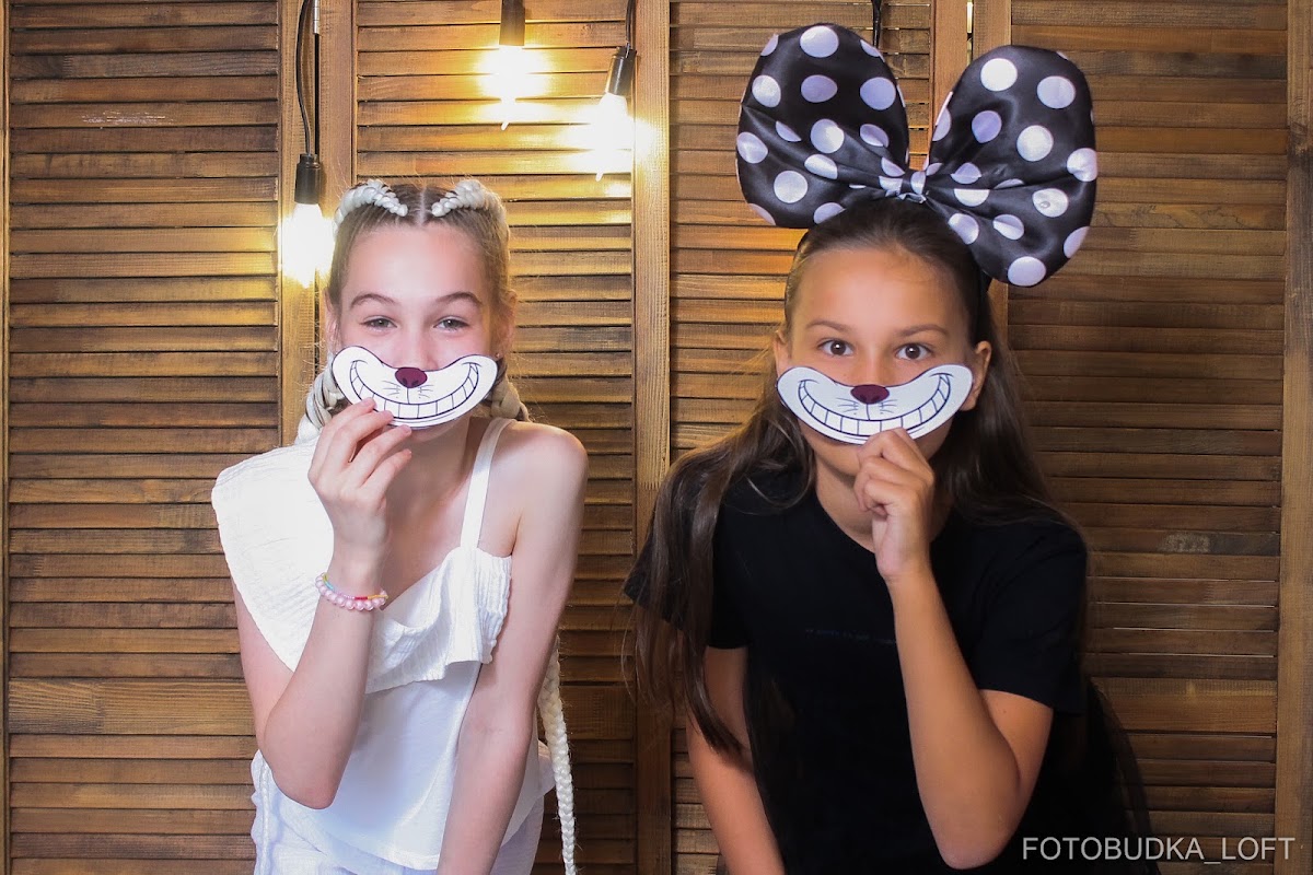 Фотобудка ЛОФТ в ресторане - Эмиральд