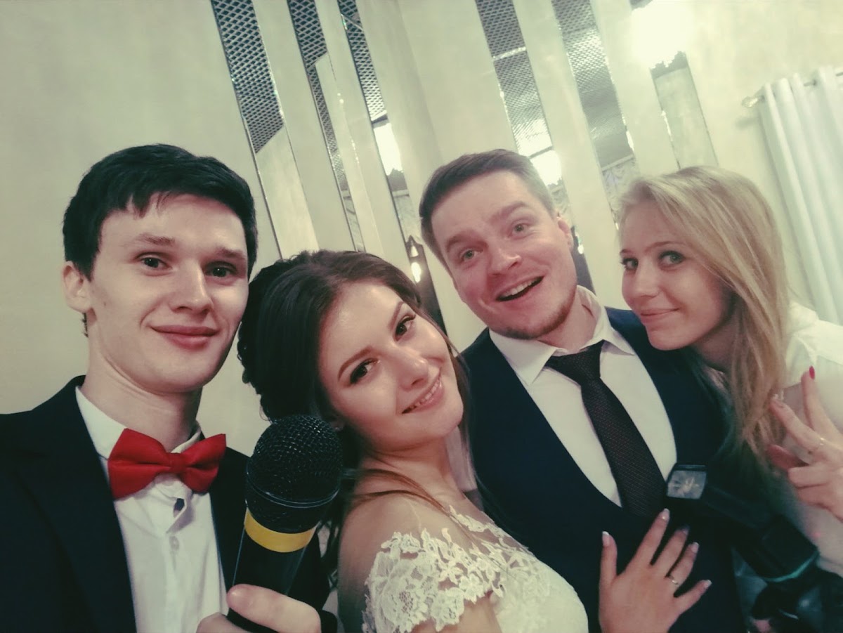 Ведущий. Тамада. Певец.