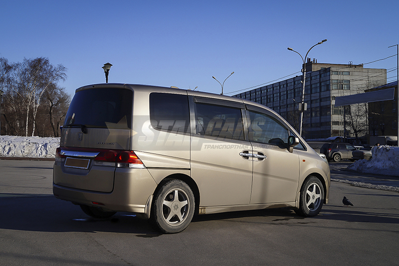 Honda Stepwgn (7 мест) — кадр 3 из 5
