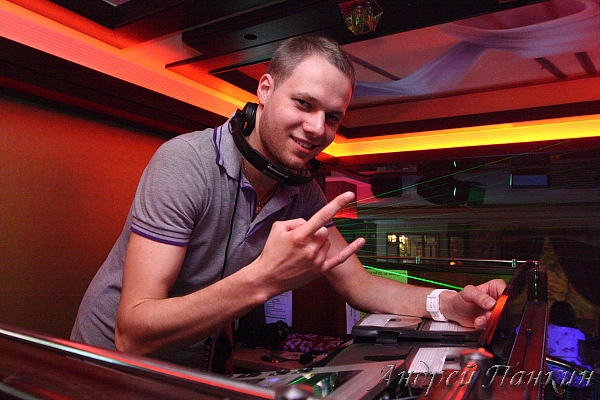 DJ Niki / DJ First