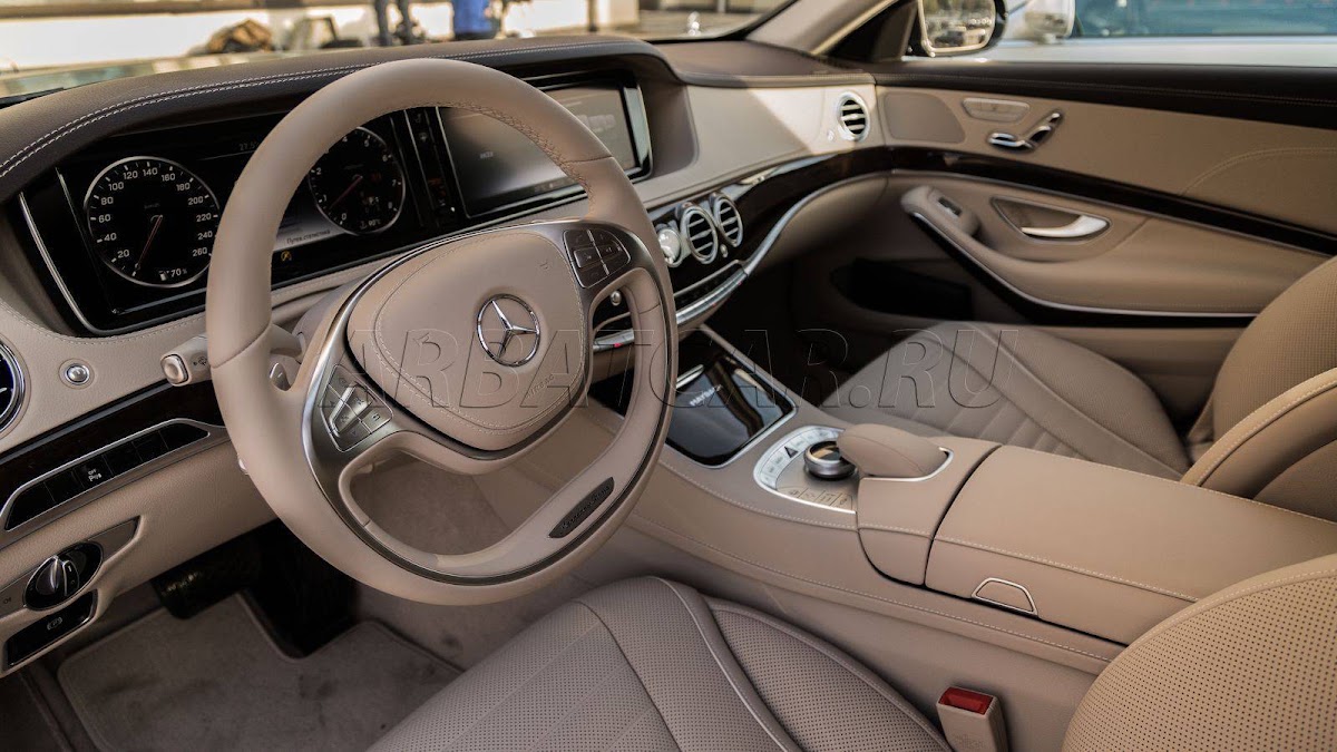 Mercedes Maybach (X222) черный на светлом салоне