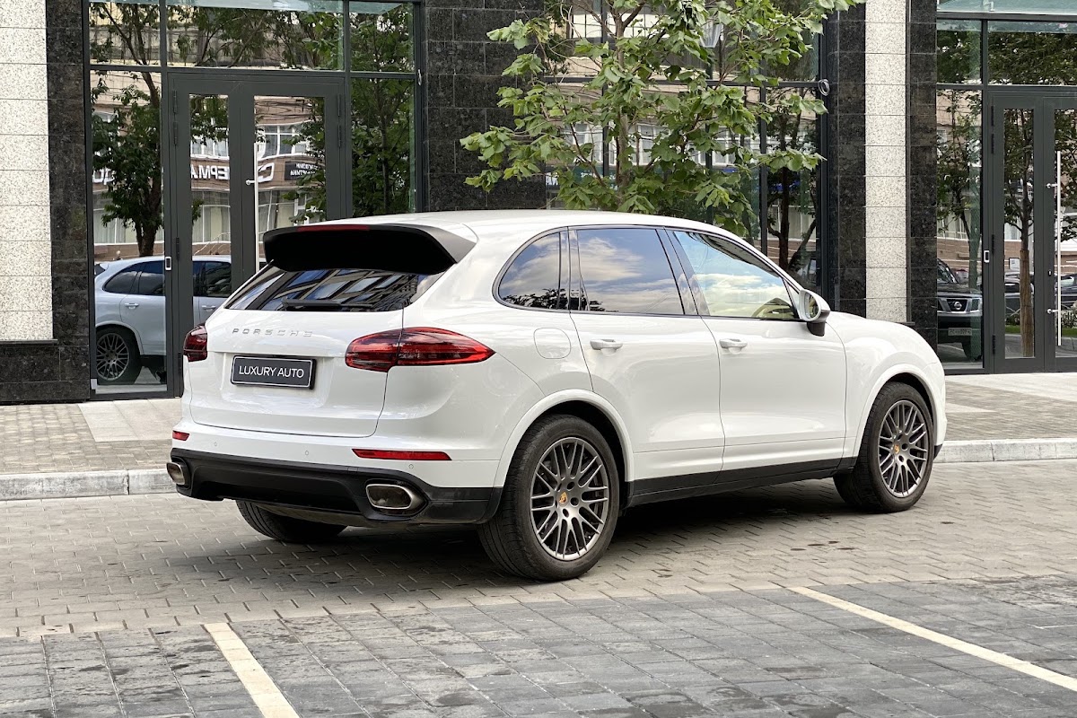 Porsche Cayenne — кадр 2 из 14