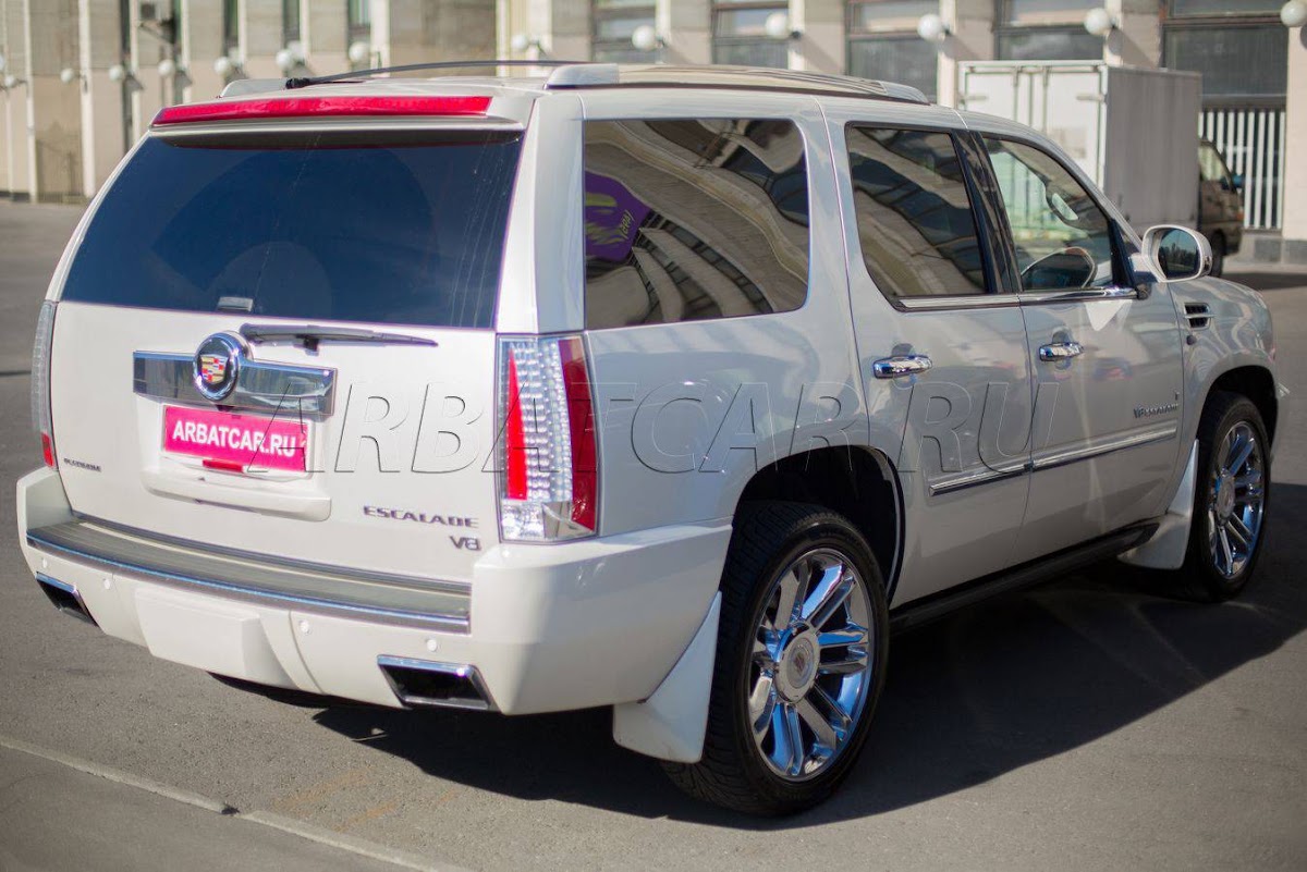 Cadillac Escalade (III) белый на темном салоне — кадр 3 из 6
