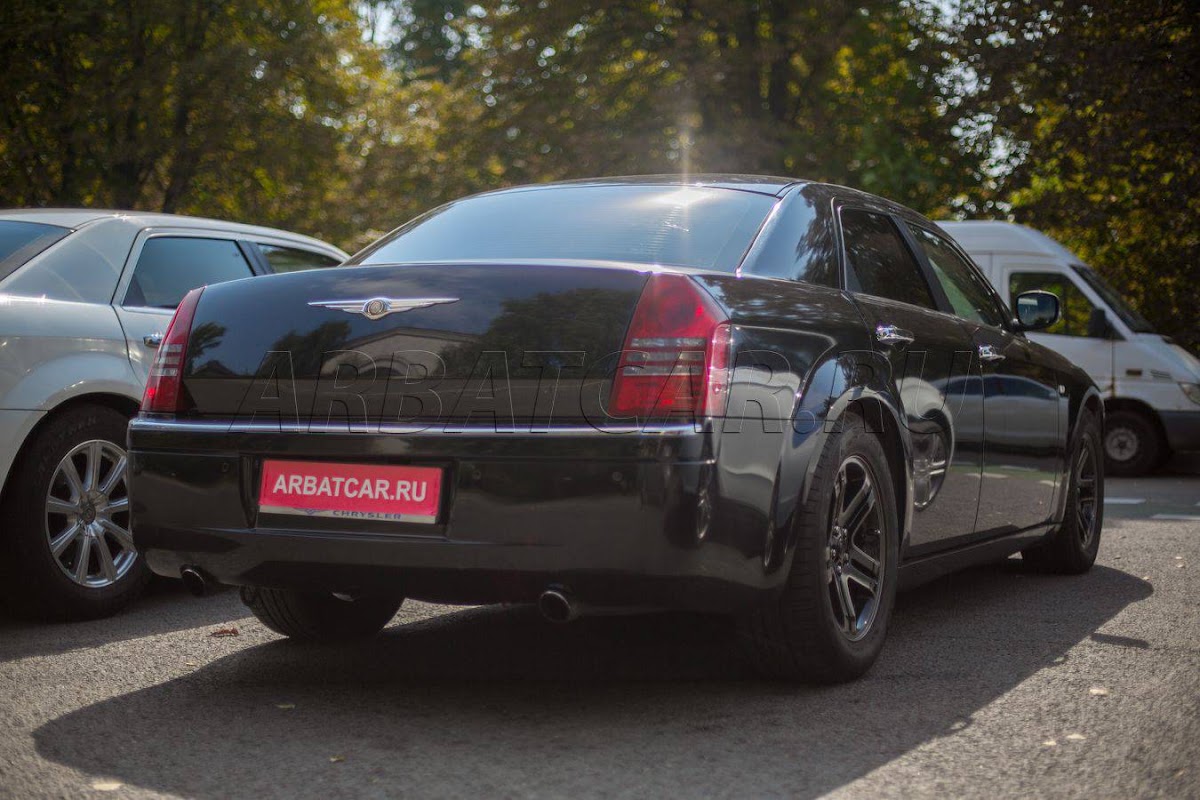 Chrysler 300C черный на темном салоне — кадр 2 из 5