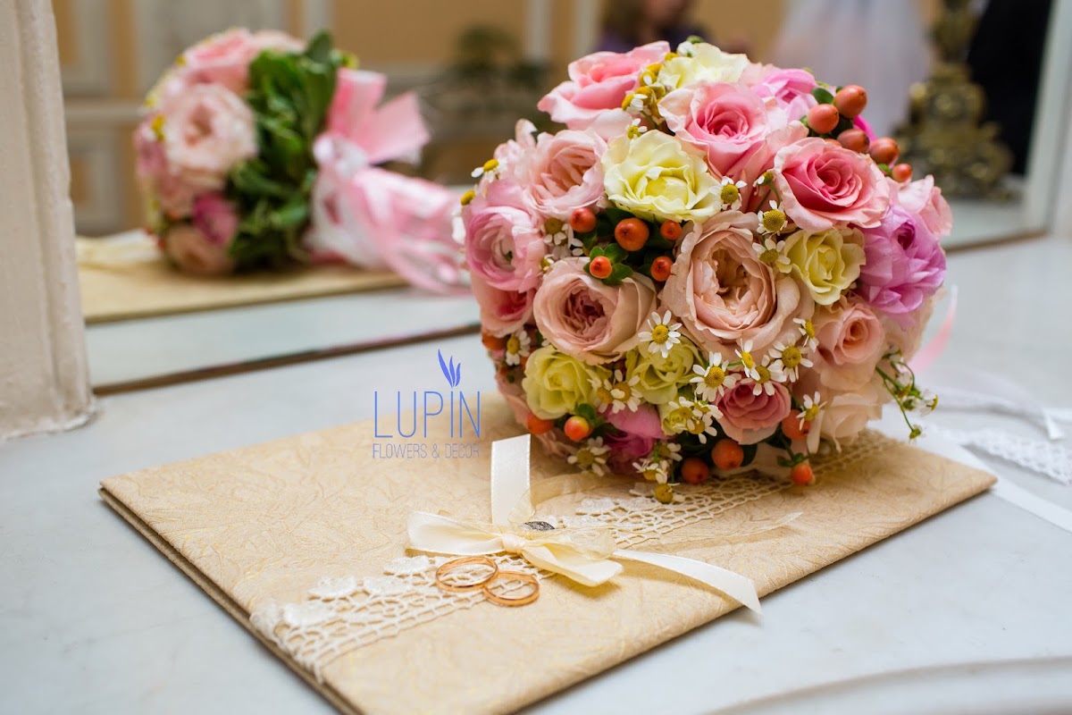 LUPIN flowers & decor