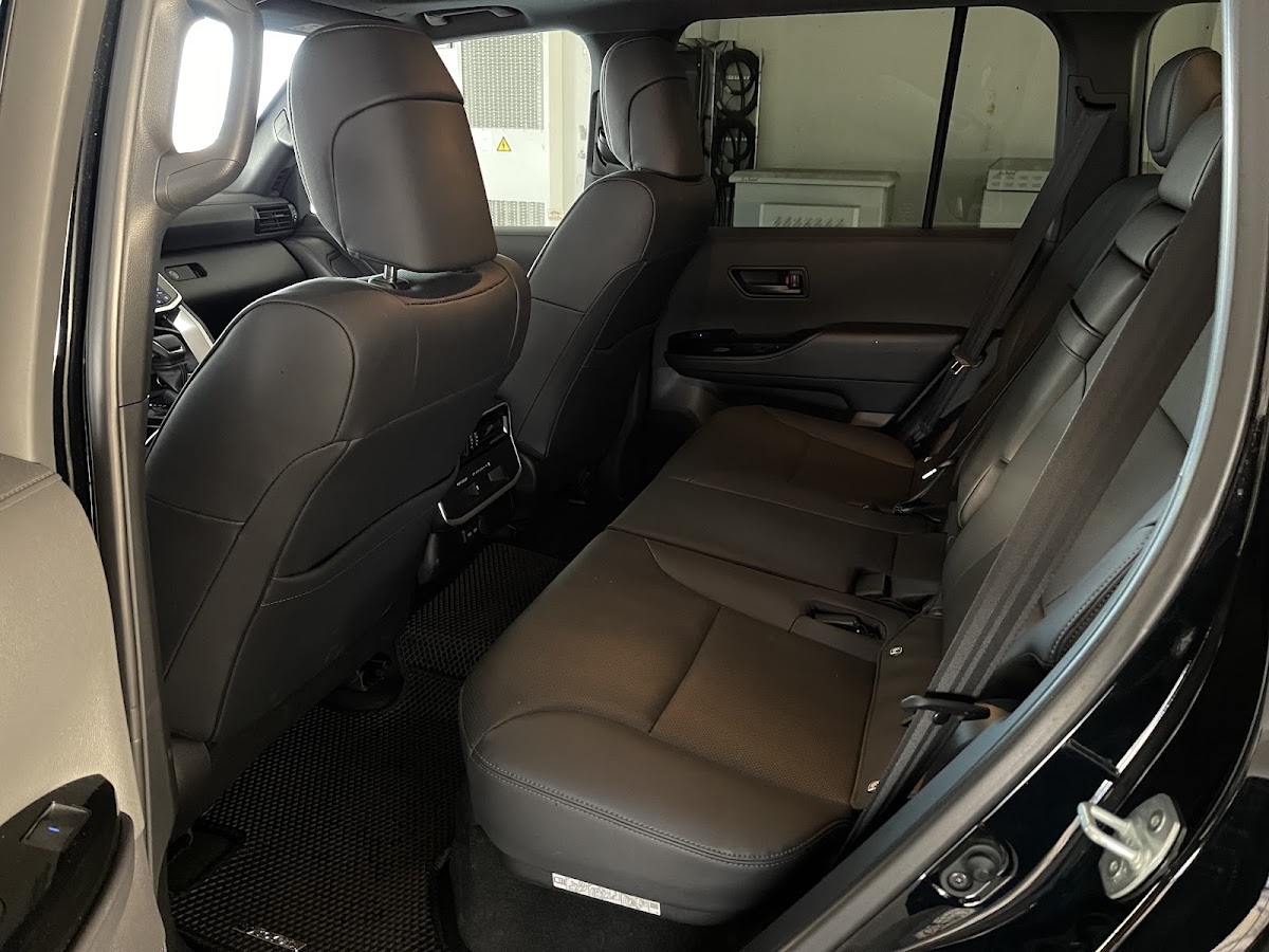Toyota Land Cruiser 300