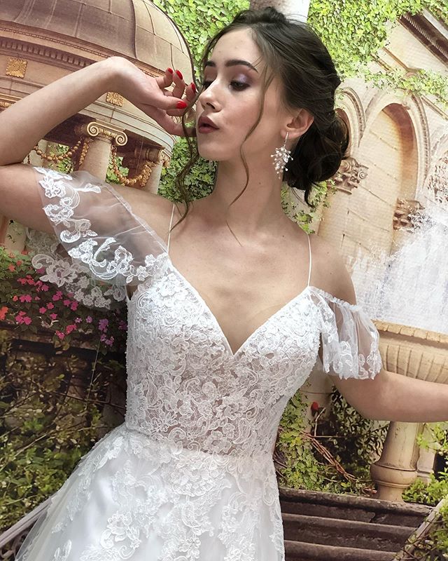 Свадебное платье — кадр 2 из 3