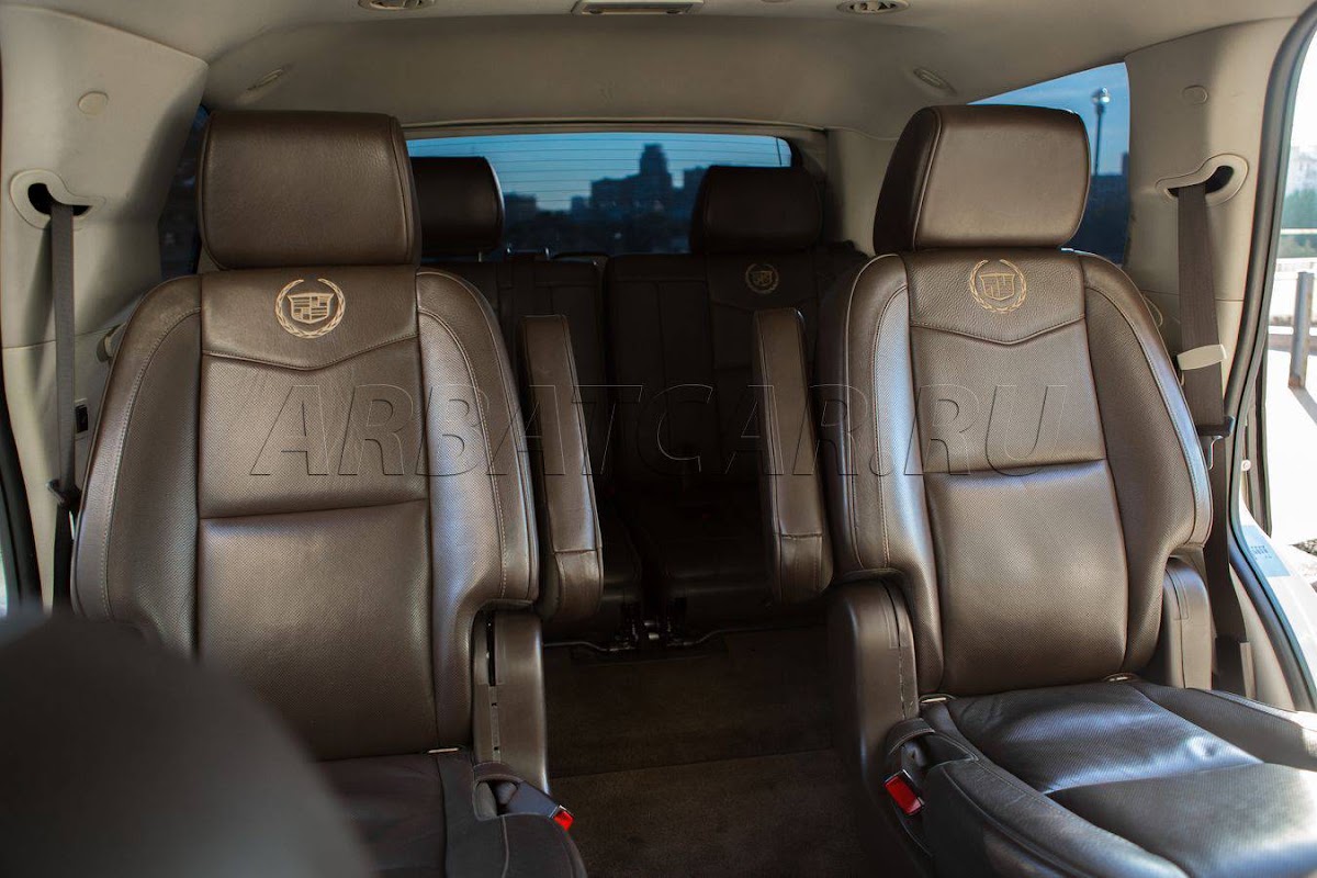 Cadillac Escalade (III) белый на темном салоне — кадр 5 из 6