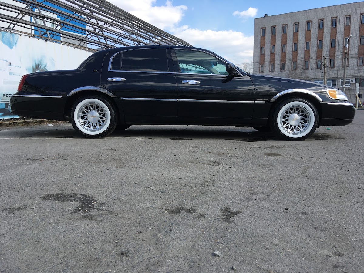 Lincoln Town Car. — кадр 3 из 14