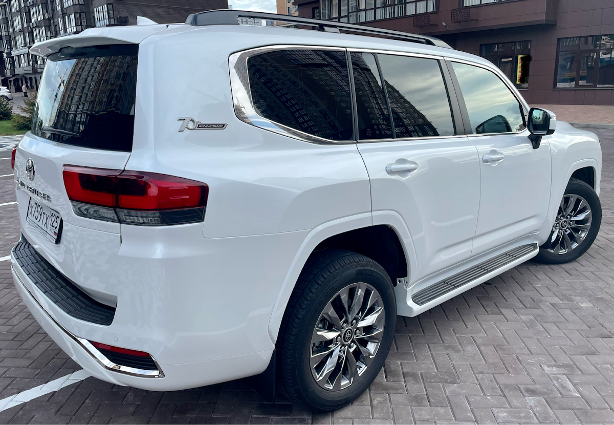 Toyota Land Cruiser 300