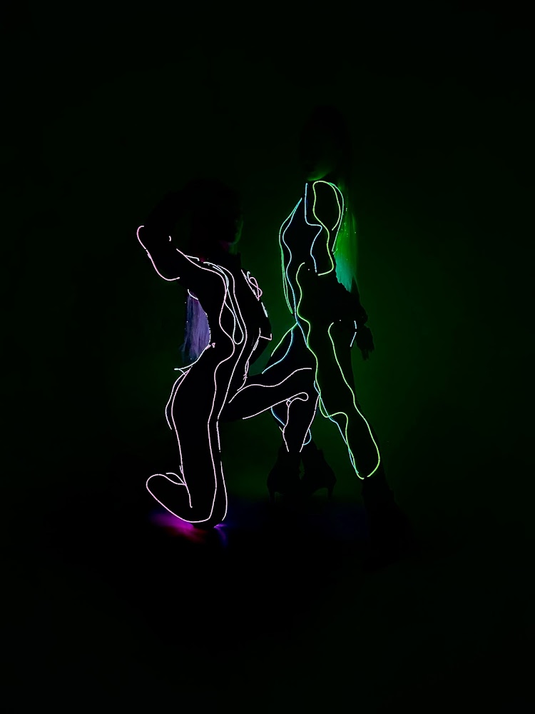 Танцевально-световое шоу “Heels”