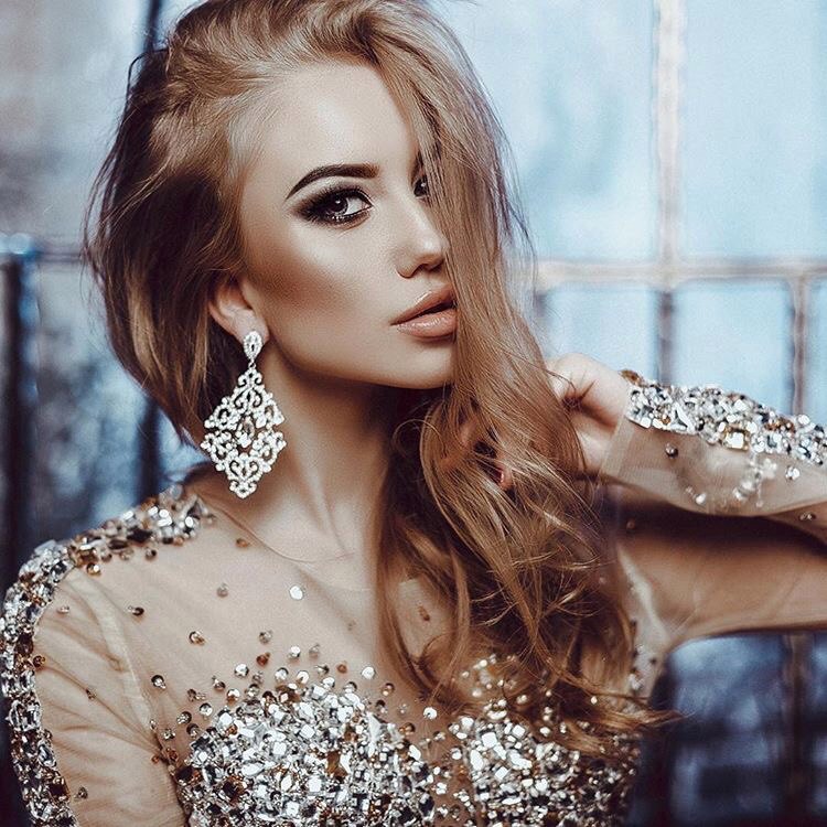 Наши украшения на моделях