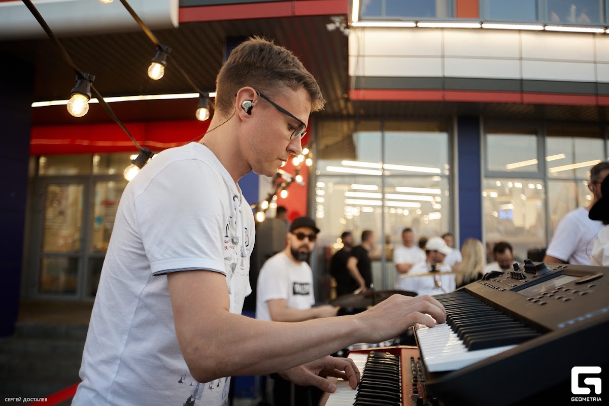 Кавер-группа Funkeys Music Band на открытии ресторана Самурай в Нижнем Новгороде