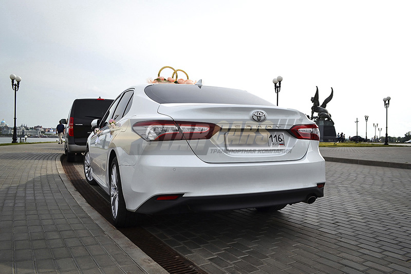 Toyota Camry v70
