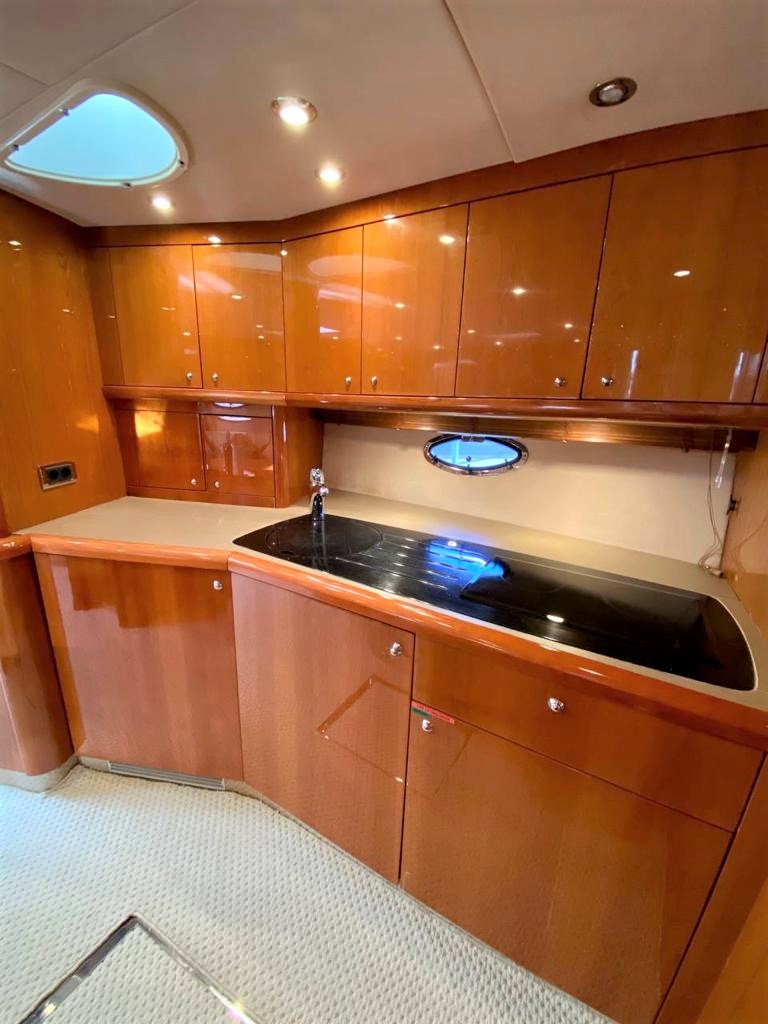 Яхта "Sunseeker Portofino 53"