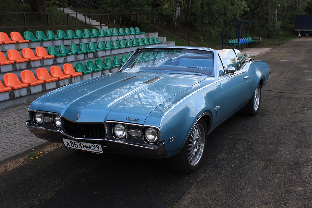 Oldsmobile Cutlass Cabrio 1968 — кадр 3 из 8
