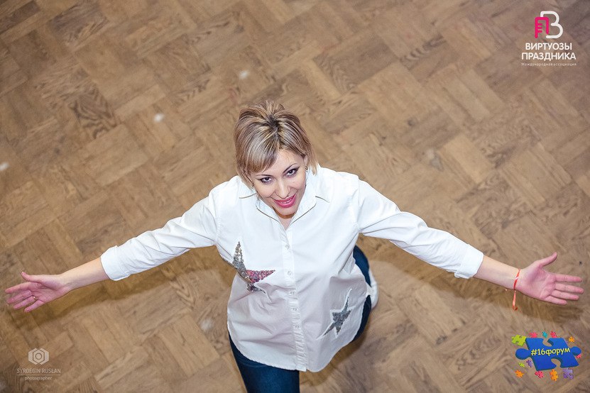 Ведущая Оксана Антонова