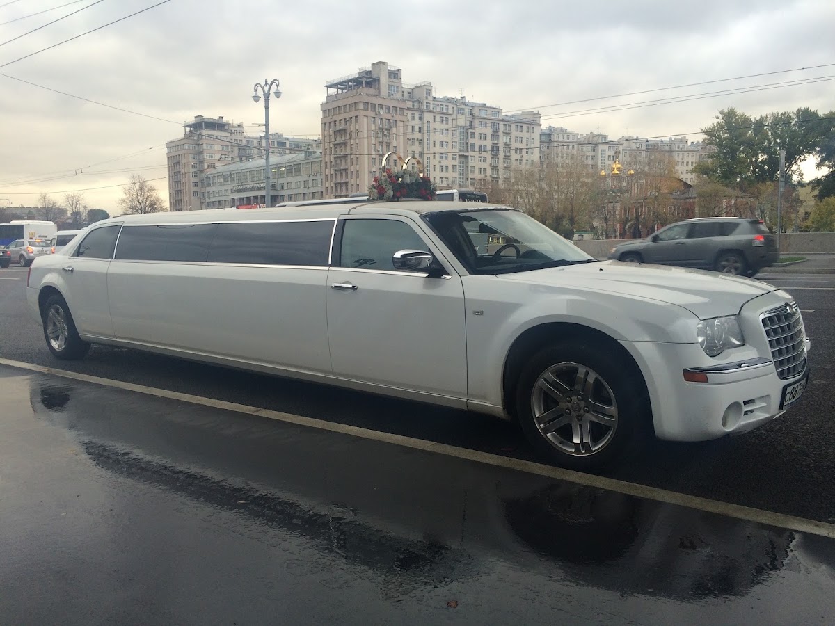 Лимзуин крайслер 300S