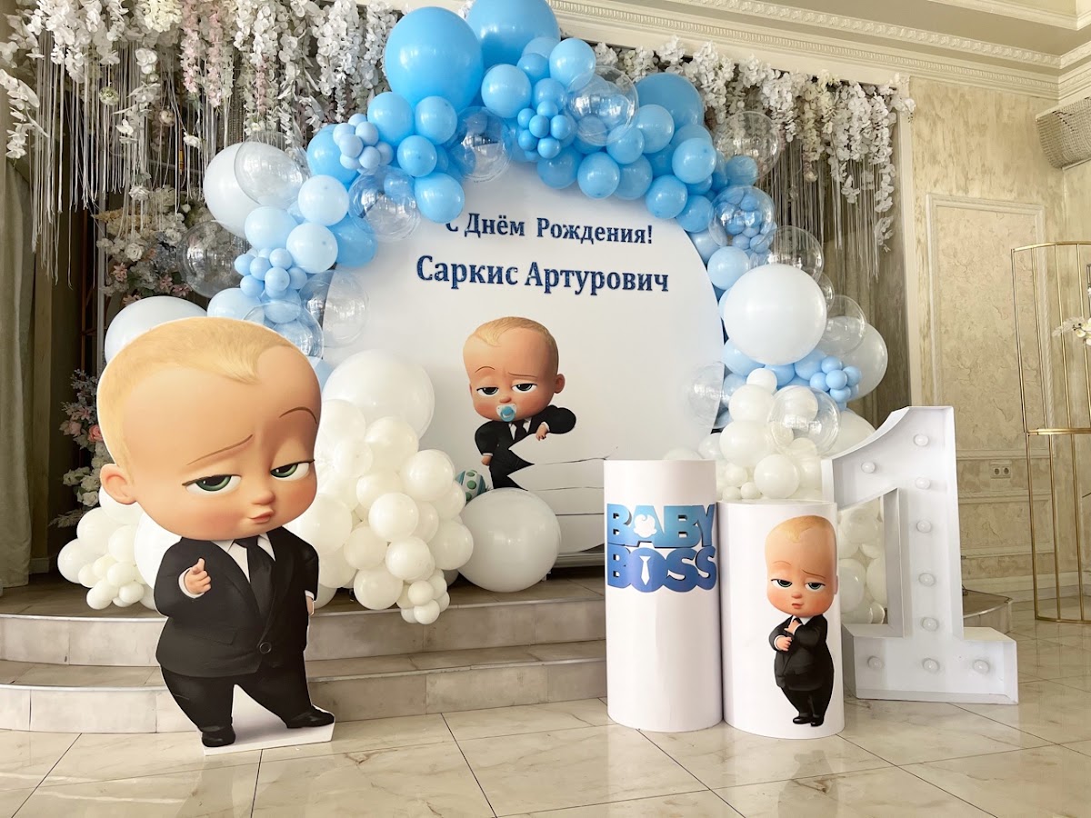 Фотозона с шарами на первый годик, первый зубик
