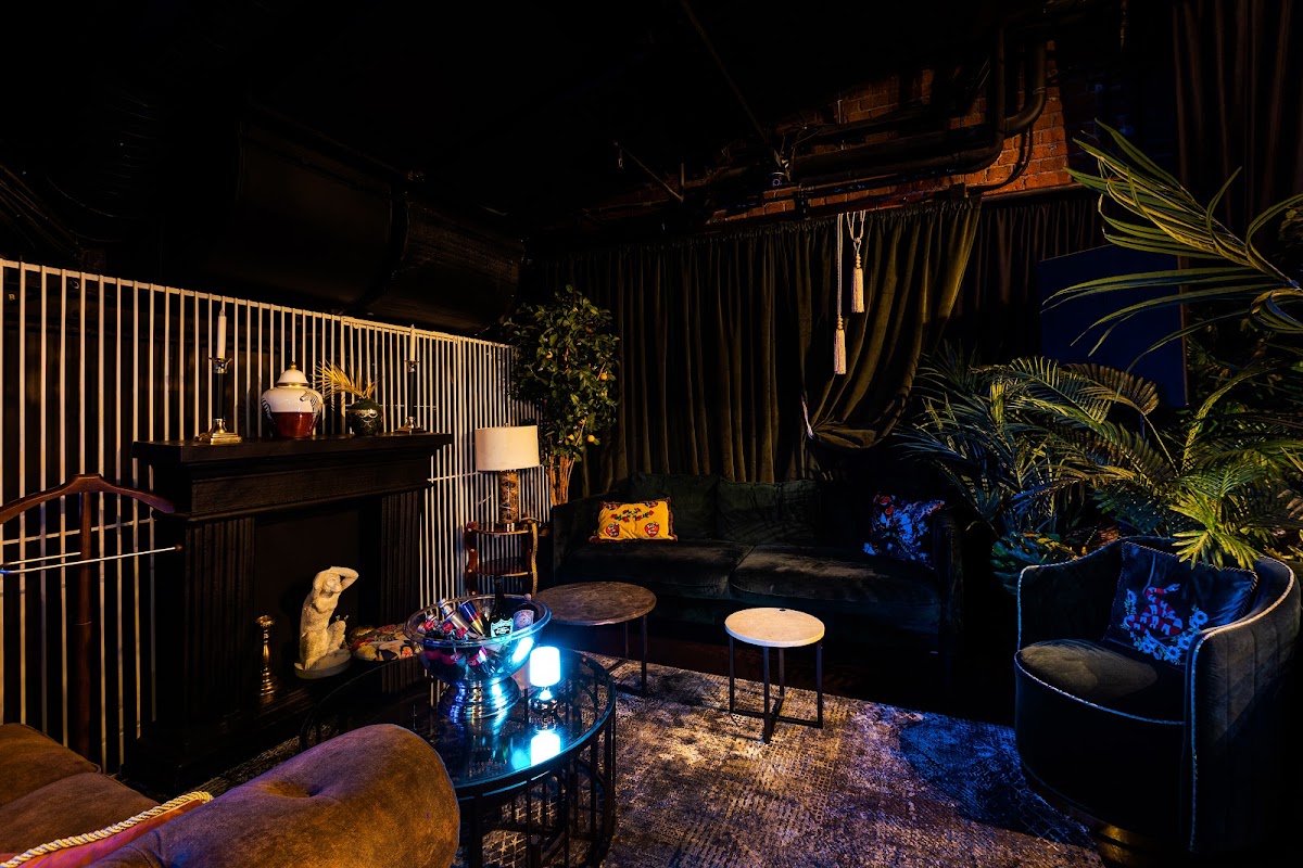 Monkey Lounge & Bar