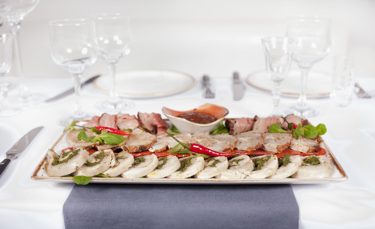 White Catering — кадр 4 из 15