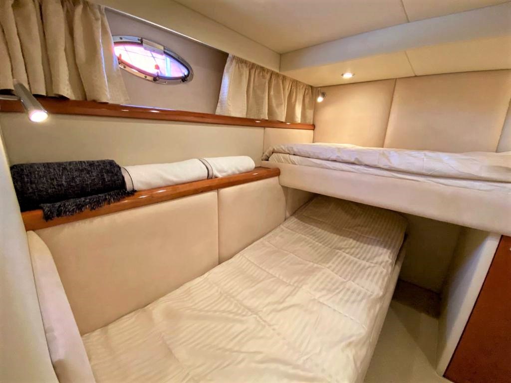 Яхта "Sunseeker Portofino 53"