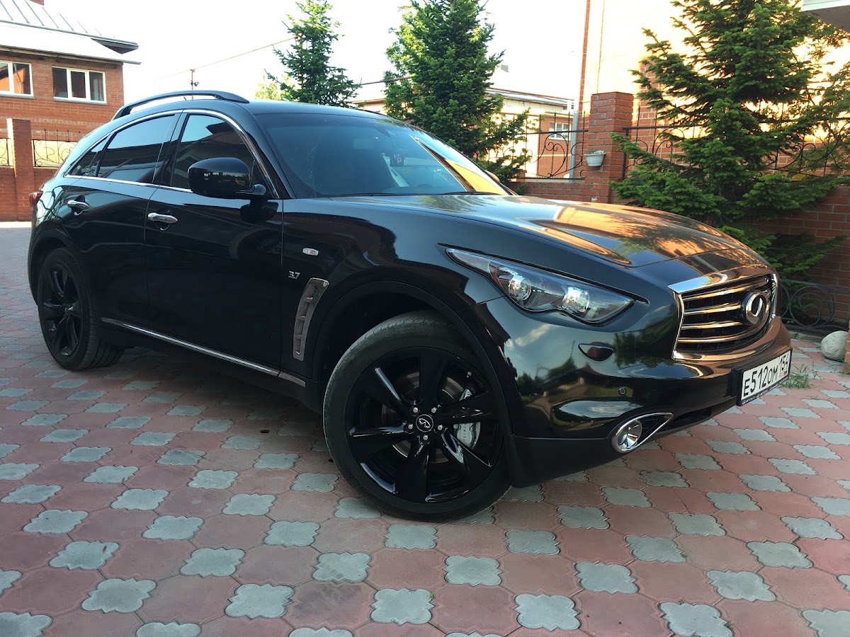 Infiniti QX70S