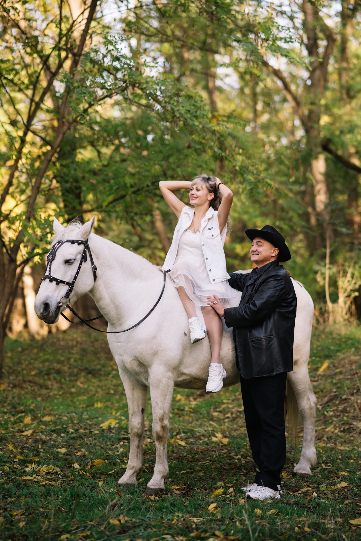 Love story с лошадью в лесу