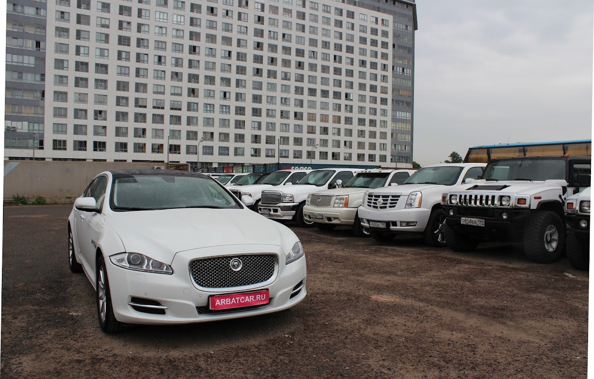 Ягуар XJ,  белый с черным салоном — кадр 2 из 9