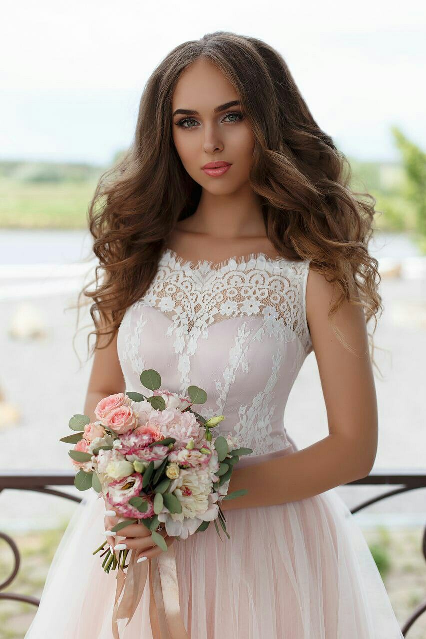 Свадебное платье — кадр 2 из 2