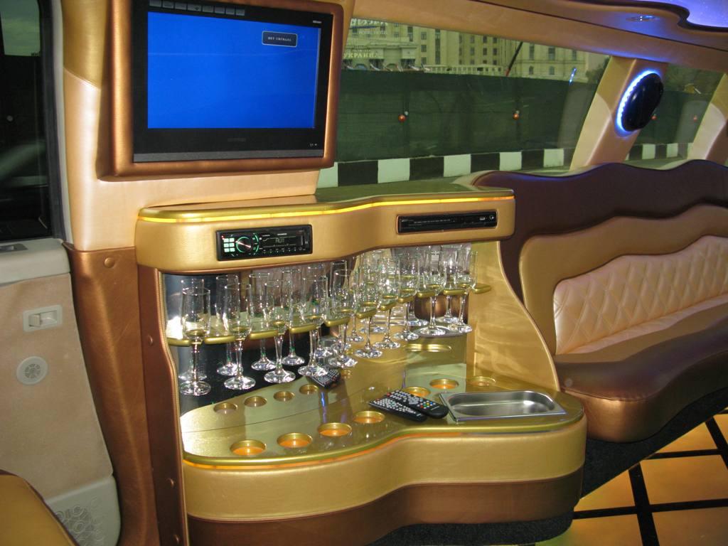 Инфинити QX 56 26 мест караоке