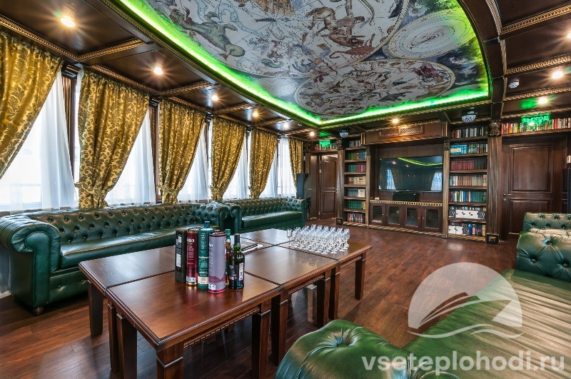 Теплоход Артурс