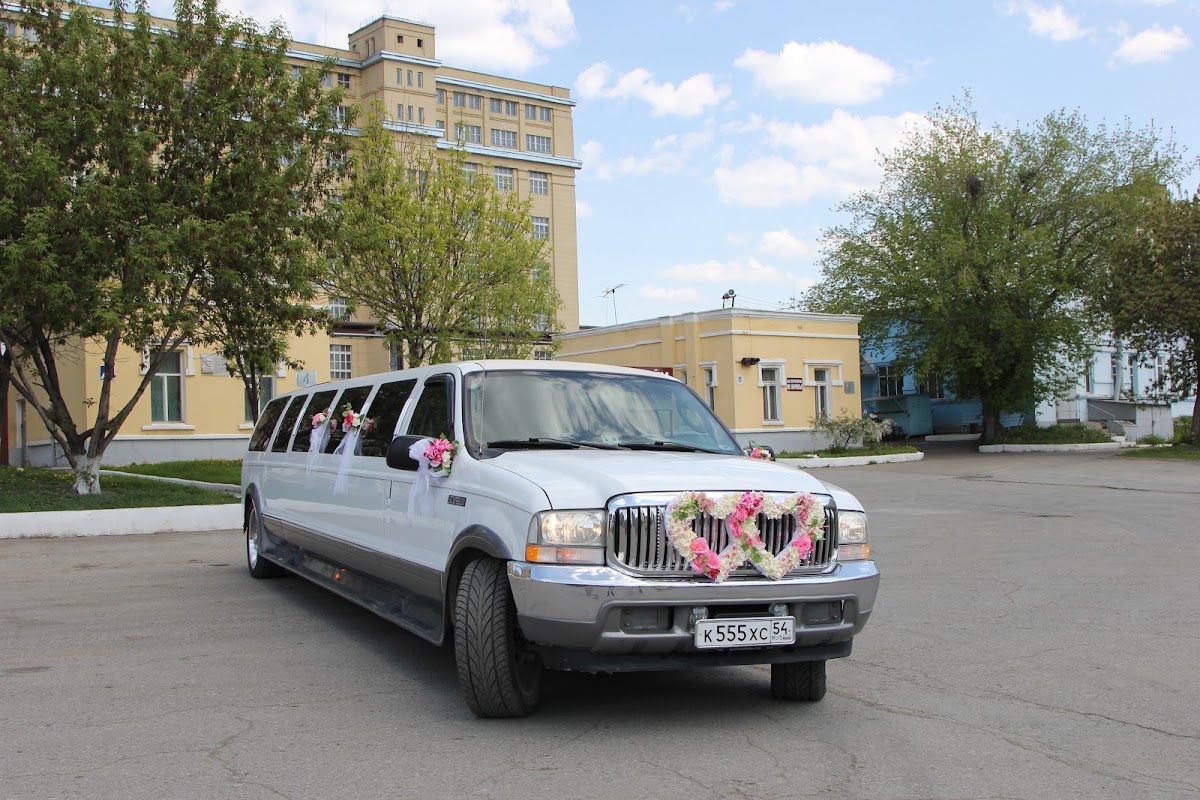 Ford Excursion — кадр 2 из 11