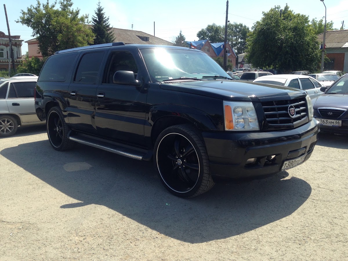 Cadillac Escalade ESV — кадр 2 из 4